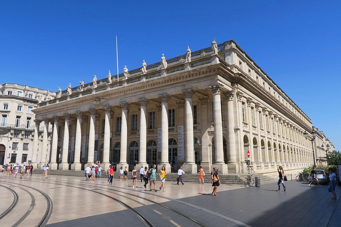 2-Hour Walking Tour of the City’s Iconic Sights and History - Rue Sainte-Catherine and the city’s everyday rhythm