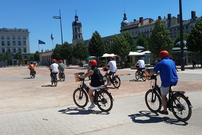 2h - Electric Bike Tour of Lyon with a Local Guide - What the guides add to the experience
