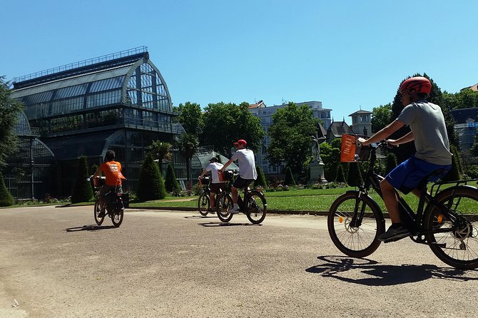 4h Complete Lyon Experience: E-Bike, Food Tasting & Old Town Walk - Place des Terreaux and Lyon’s painted city stories