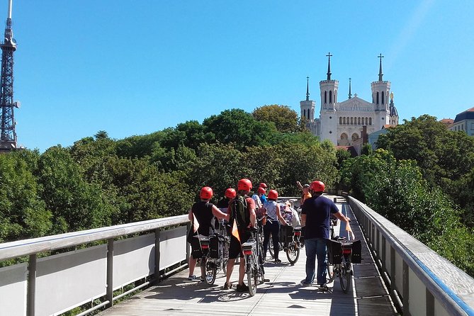 4h Complete Lyon Experience: E-Bike, Food Tasting & Old Town Walk - The Old Town on foot: traboules and Renaissance streets