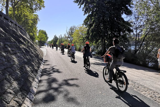 4h Complete Lyon Experience: E-Bike, Food Tasting & Old Town Walk - Croix-Rousse and Fourvière: the payoff of the longer option