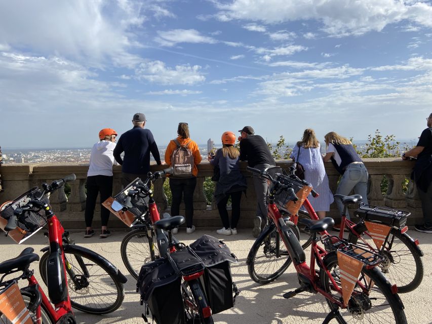 4h Complete Lyon Experience - E-Bike, Tasting & Walk - Walking through UNESCO-listed Vieux Lyon