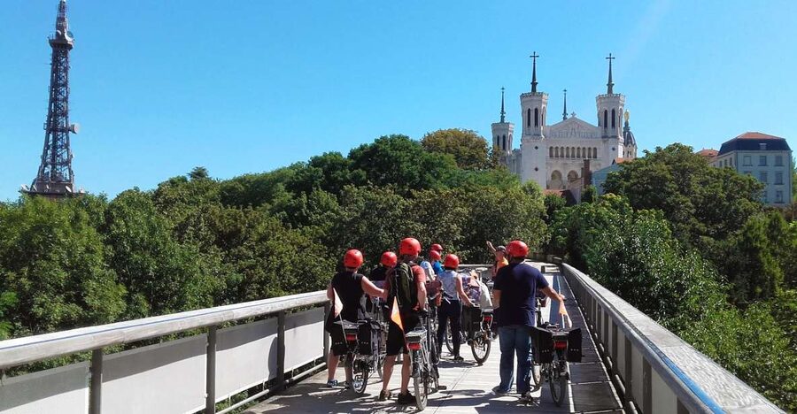 4h Complete Lyon Experience - E-Bike, Tasting & Walk - The guides make a practical difference