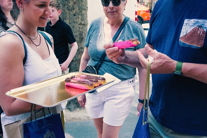 A Morning in Paris Food Tour: Croissants, Baguettes & Chocolate - Finishing with Plaq chocolate and hot chocolate