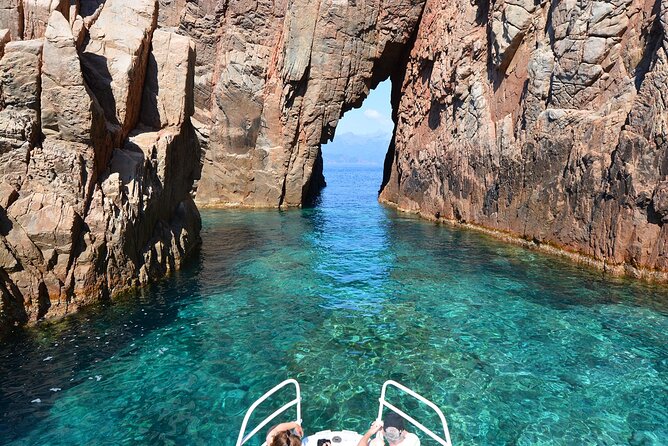 Afternoon in Scandola and creeks of Piana with stop in Girolata - An hour inside the Scandola Nature Reserve