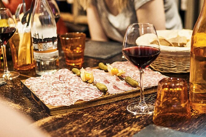 Afternoon Old Town Food tour - Second tasting: cheeses with white wine