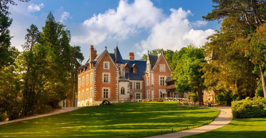 Amboise: Clos Lucé Castle, Da Vinci Park and Museum Ticket - Entering the château and Leonardo’s private rooms