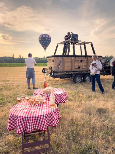Amboise Hot-Air Balloon Sunset Ride over the Loire Valley - Meeting at Île d’Or and reaching the launch site