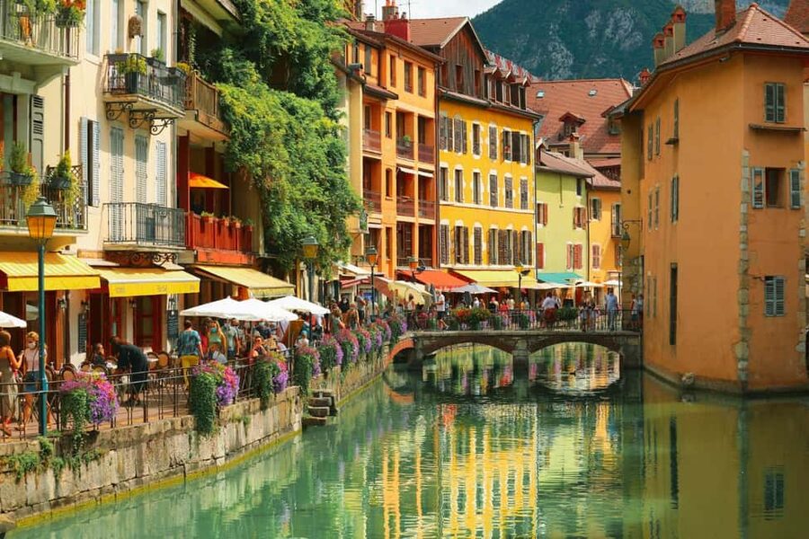 Annecy: Express Walk with a Local in 60 minutes - Why a one-hour walk can make sense in Annecy