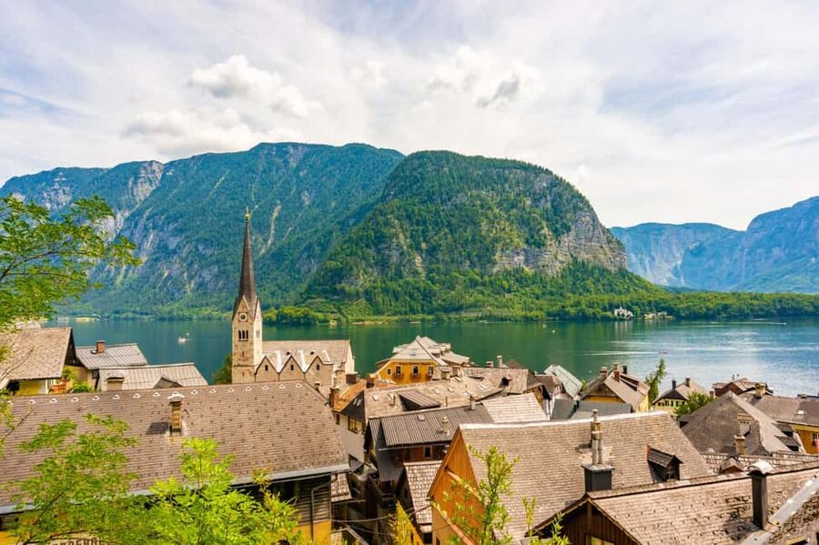 Annecy: Express Walk with a Local in 60 minutes - Starting at Pharmacie Le Genevois