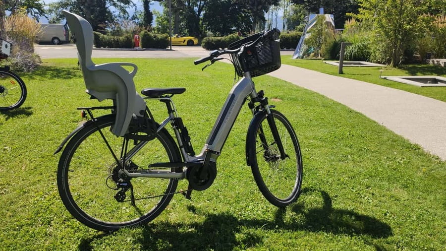 Annecy-le-Vieux, France: Electric and Classic Bike Rentals - Picking Up Your Bike at Rivage Hotel