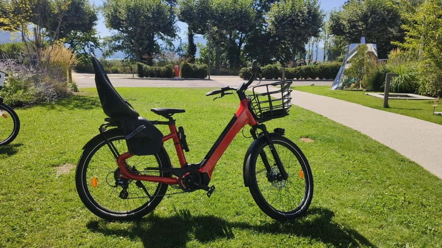 Annecy-le-Vieux, France: Electric and Classic Bike Rentals - Planning a Tour du Lac