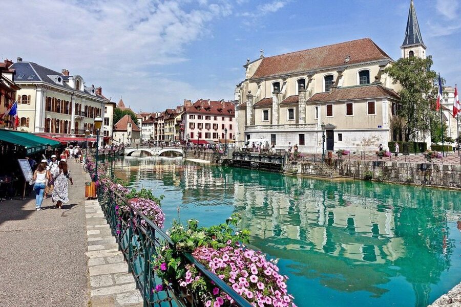 Annecy: Private Guided Tour - Discover "Venice of the Alps" - The best time to take this walk