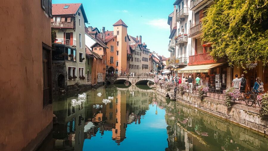 Annecy: Traditional Food Group Walking Tour - Why food is the best way into Annecy