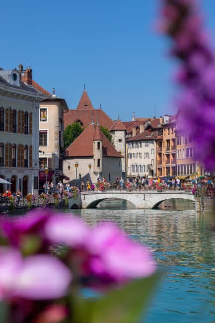 Annecy: Traditional Food Group Walking Tour - Rue Jean-Jacques Rousseau and Annecy’s sweet side