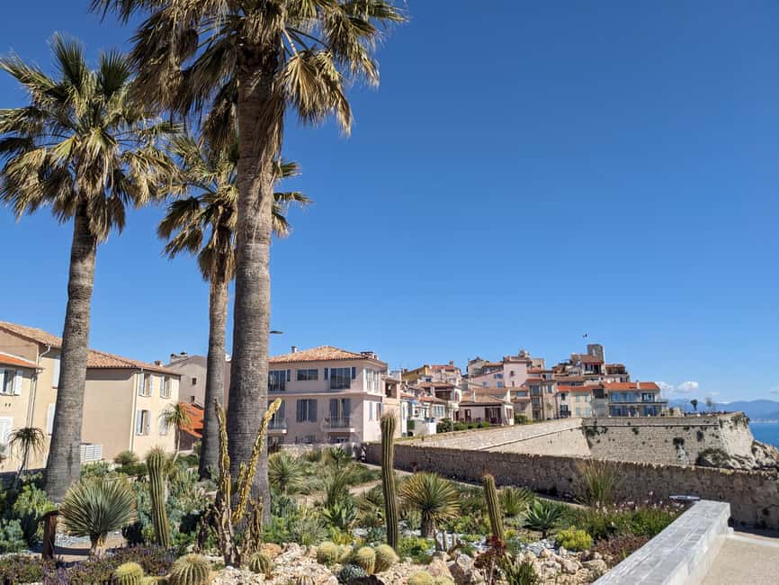 Antibes: 2 hour walking tour in the old town - Starting beside Antibes’ port