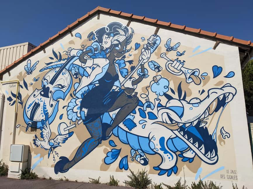 Antibes: 2 hour walking tour in the old town - Place Nationale and the Mediterranean feel
