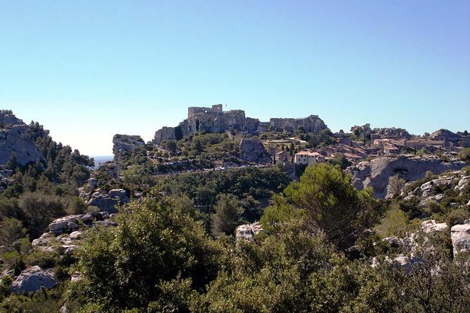 Arles, Les Baux and Saint Remy de Provence from Marseille - What guides add to the experience