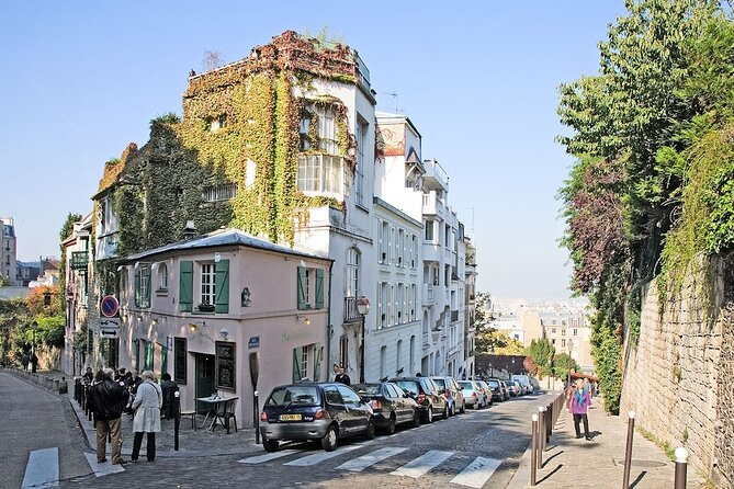Authentic Parisian Gourmet Food Tour with 10 Local Dishes & Wines - Ten tastes, but also a lesson in French food habits