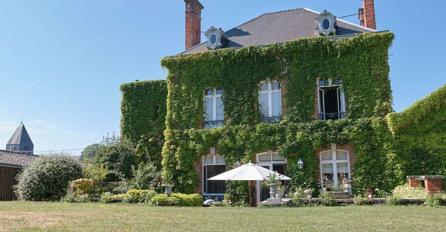 Aÿ-Champagne: Champagne House Tour and Tasting Class - Arriving at Le Clos Corbier in Mareuil-sur-Aÿ
