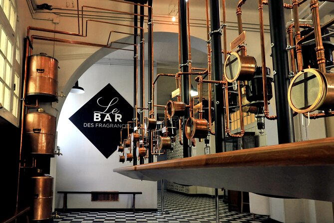 Bar des fragrances Grasse - What happens at the Molinard fragrance bar