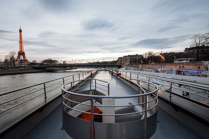 Bateaux Mouches Dinner Cruise on the Seine River in Paris - Île Saint-Louis and the oldest bridge in Paris