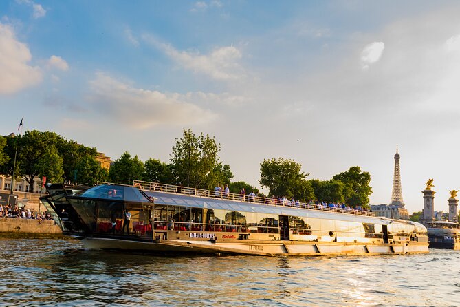 Bateaux Mouches Dinner Cruise on the Seine River in Paris - The route begins with the Ville Lumière