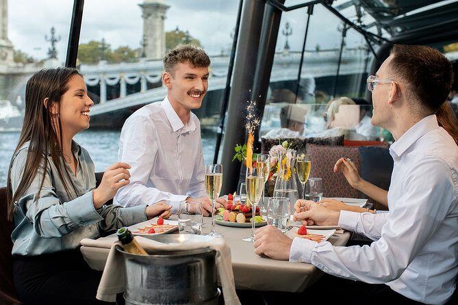 Bateaux Parisiens Seine River Gourmet Lunch & Sightseeing Cruise - Why a Seine lunch works so well in Paris