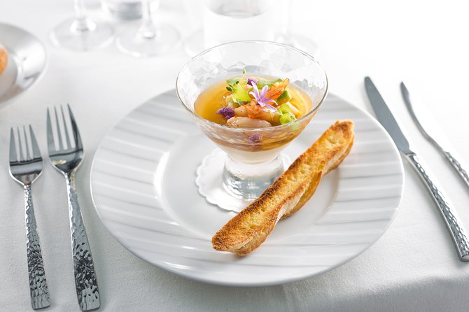 Bateaux Parisiens Seine River Gourmet Lunch & Sightseeing Cruise - From the Eiffel Tower to Pont Alexandre III