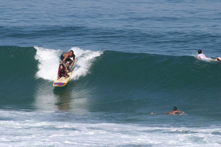 Biarritz : Cours de surf sur la côte Basque. - Small groups help, but the water can still be busy