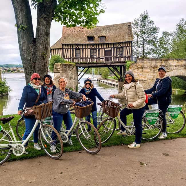 Bike tour from Vernon to Giverny with local guide - Along the Seine by bike lane