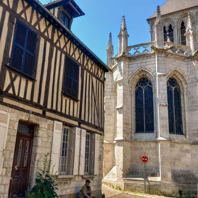 Bike tour from Vernon to Giverny with local guide - Vernon’s medieval center and wartime scars