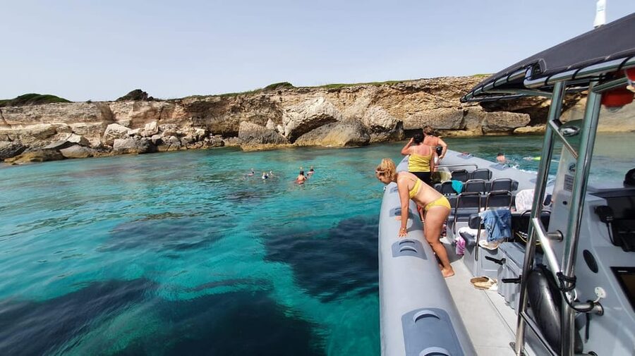 Bonifacio: Lavezzi Islands and Caves Guided Tour - Saint-Antoine and Sdragonato marine caves