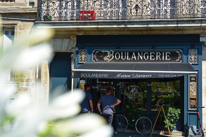 Bordeaux' Best Boulangeries & History Tour - Porte Cailhau and the old riverfront edge