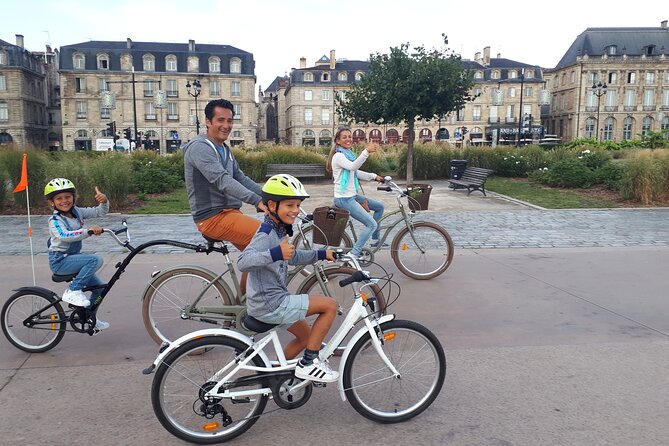 Bordeaux bike tour "The Best of Bordeaux" - Crossing the Pont de Pierre