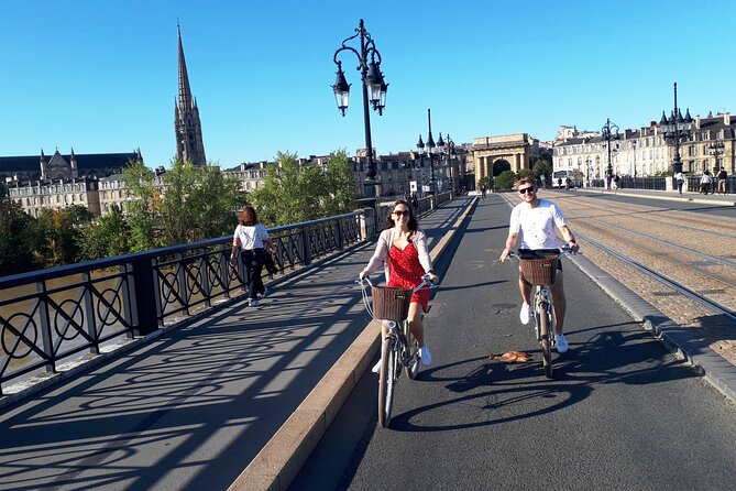 Bordeaux bike tour "The Best of Bordeaux" - Parc aux Angéliques and the riverfront view