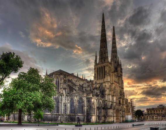 "Bordeaux by bicycle: a 3-hour tour immersive experience" - Key points before you book