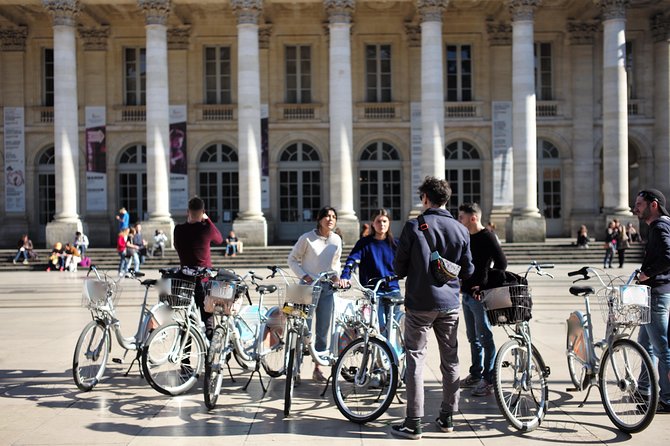 "Bordeaux by bicycle: a 3-hour tour immersive experience" - Churches, courts, and old city gates