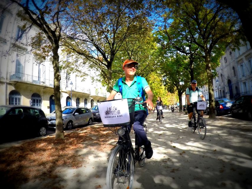 Bordeaux: Essentials 3-Hour Bike Ride - From the Palais de Justice to Saint-André Cathedral