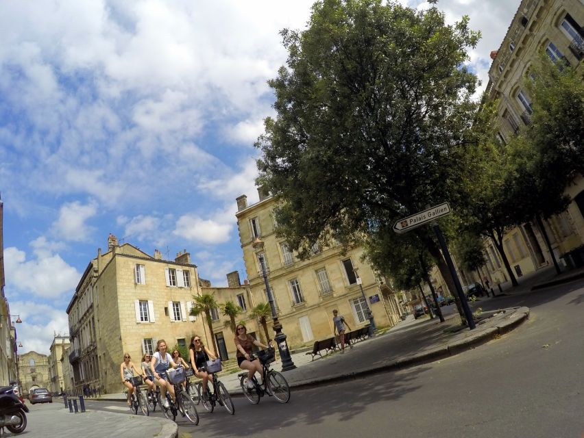 Bordeaux: Essentials 3-Hour Bike Ride - The right bank, Quai des Queyries, and Darwin