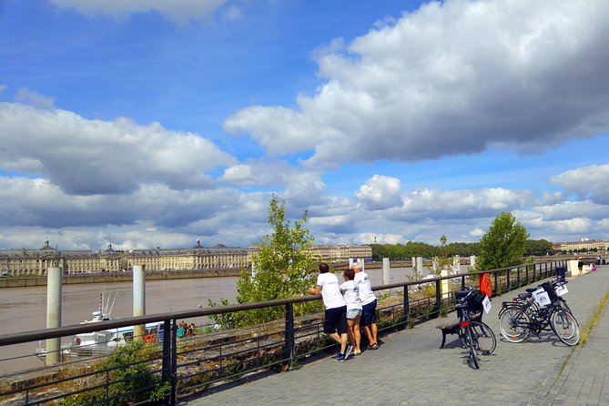 Bordeaux Essentials Sightseeing Bike Tour with a Local Guide - Why Two Wheels Work So Well in Bordeaux