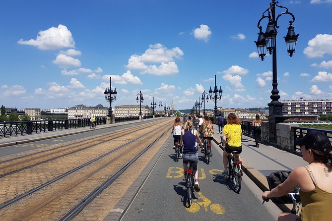 Bordeaux Essentials Sightseeing Bike Tour with a Local Guide - Grosse Cloche and the Old Center