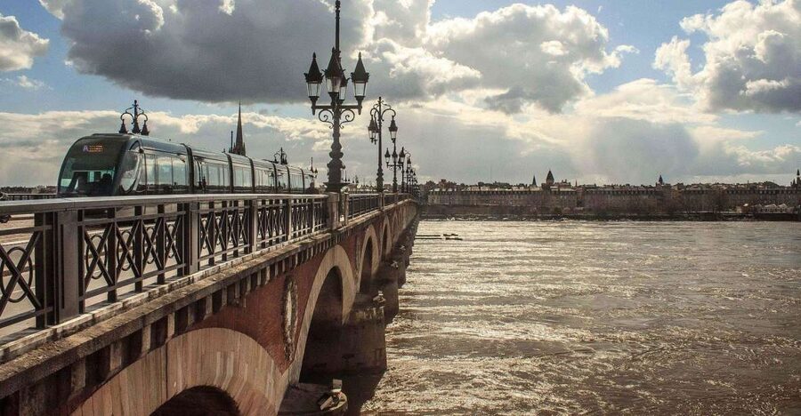 Bordeaux: Exclusive Private Guided Walking Tour - Who will get the most from this Bordeaux walk?