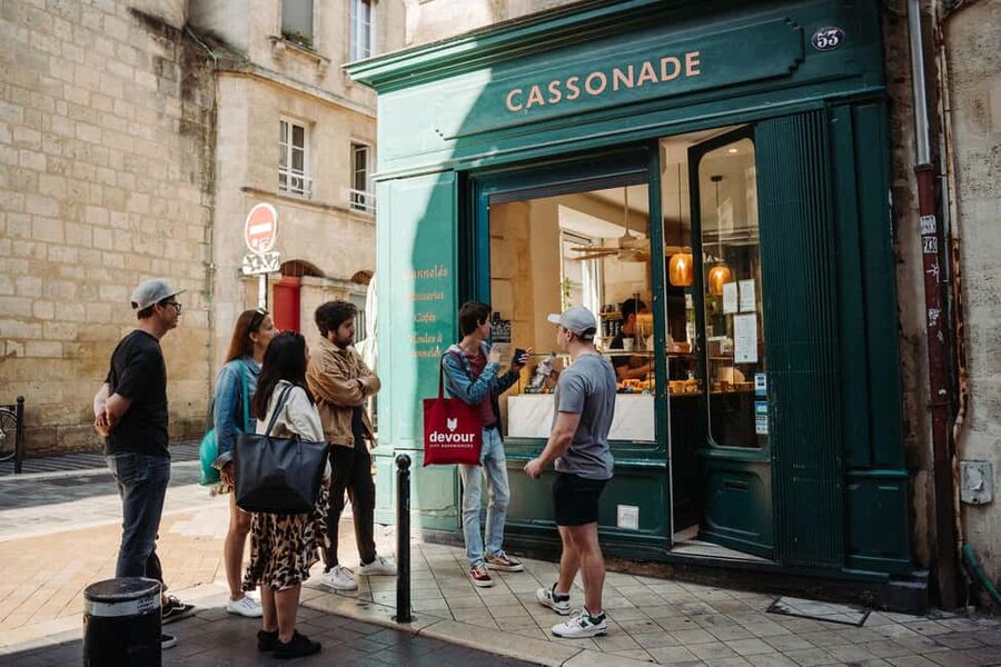 Bordeaux: Guided Food and Wine Tour with Tastings - Finishing with three Bordeaux wines