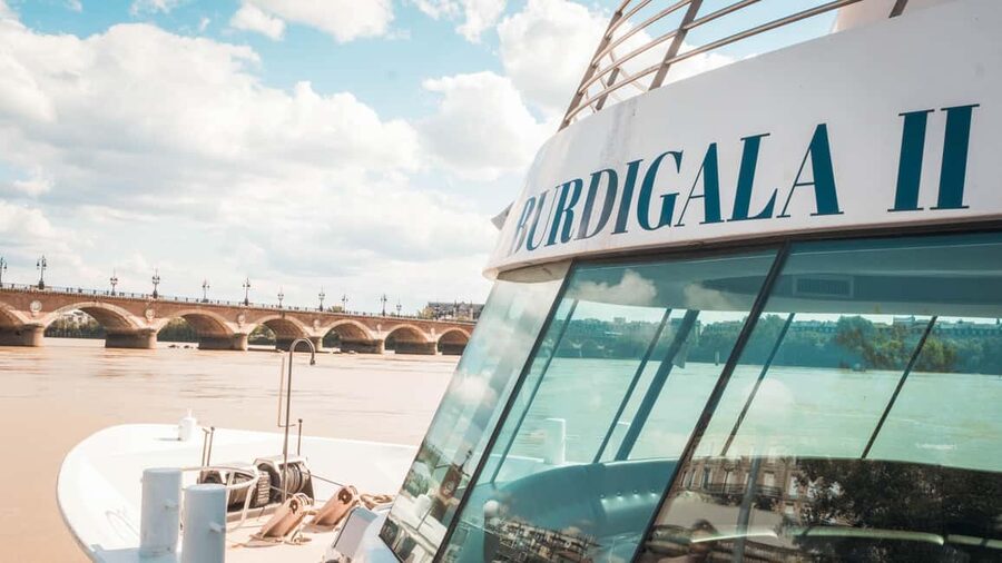 Bordeaux: Guided Wine and Canelé Discovery Cruise - Beyond the center to Pont d’Aquitaine