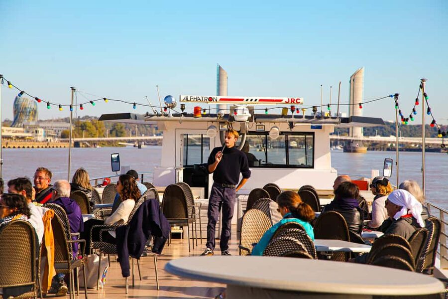 Bordeaux: Guided Wine and Canelé Discovery Cruise - Wine, canelé, and the onboard bar
