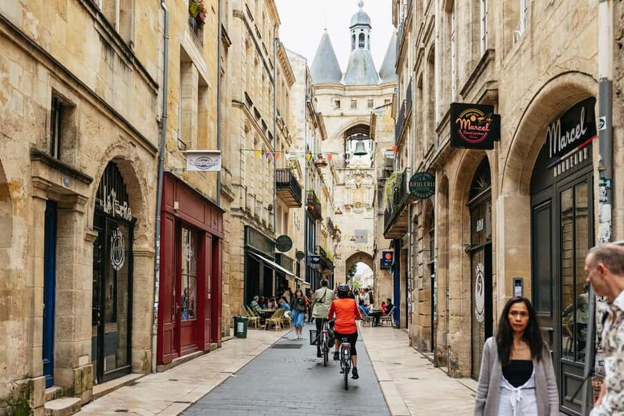 Bordeaux: Historic Center & Chartrons District Bike Tour - Five things to know before you book