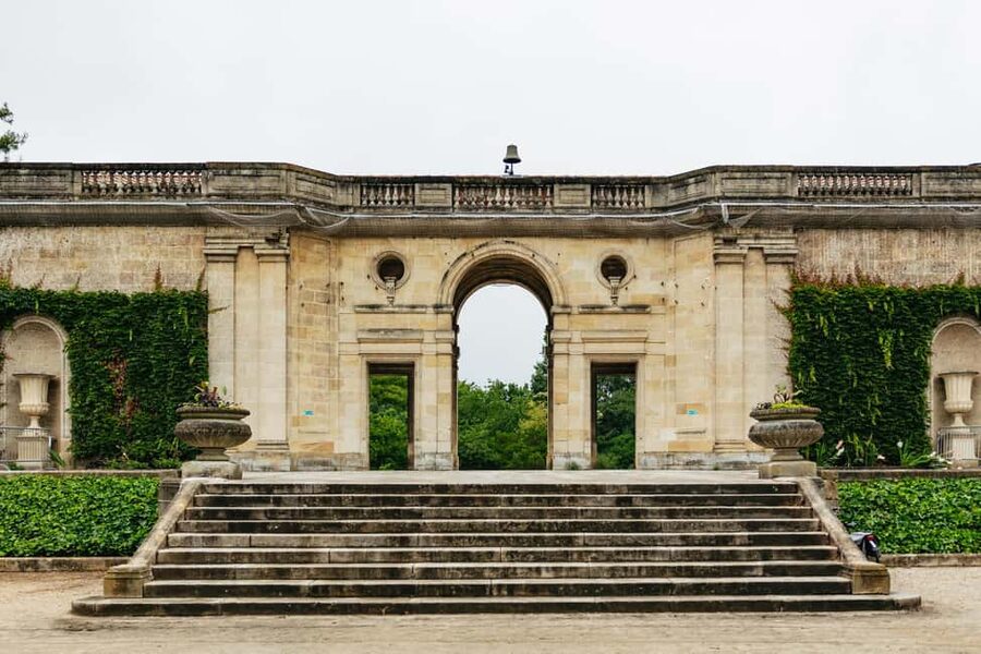 Bordeaux: Historic Center & Chartrons District Bike Tour - Guide quality and group size