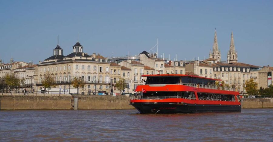 Bordeaux: Lunch Cruise - Starting at Quai des Chartrons at noon
