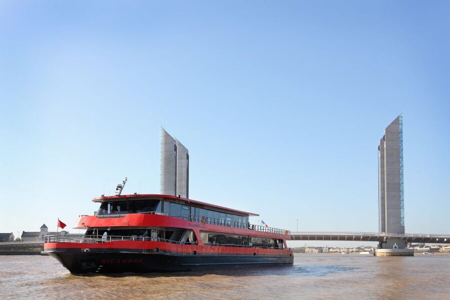 Bordeaux: Lunch Cruise - Bordeaux from the Garonne, not the pavement